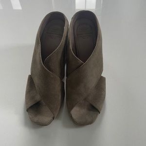 Officine Creative, EU size 38 and US size 8, taupe grey.